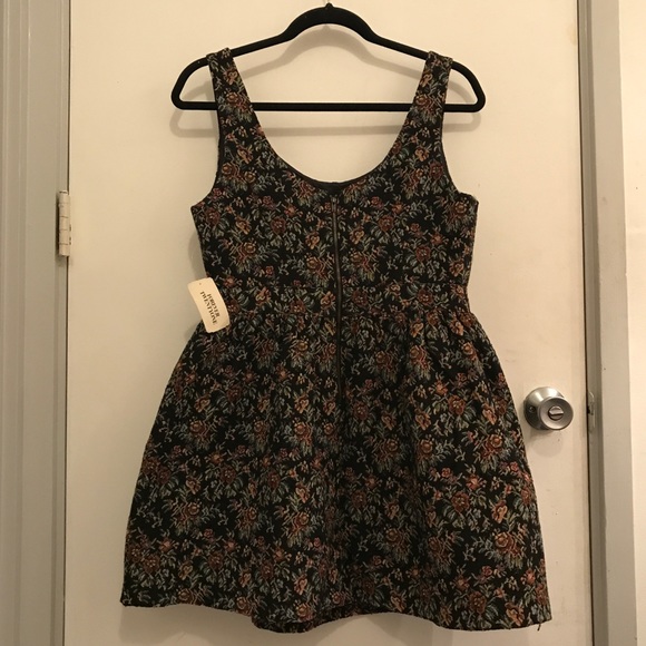Forever 21 floral dress. - Picture 2 of 3